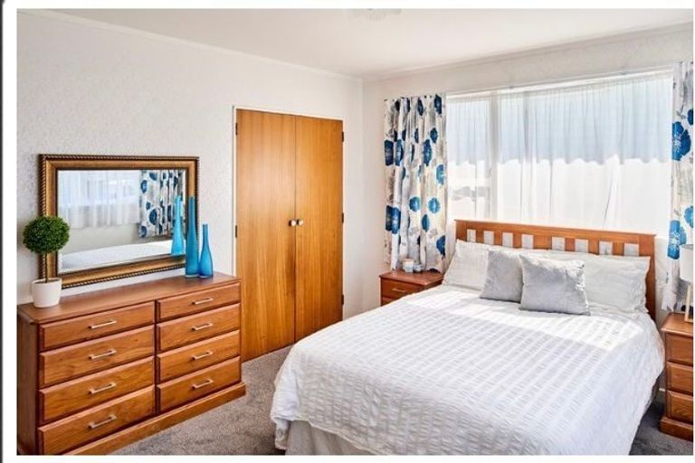 Photo of property in 5 Ruskin Road, Newlands, Wellington, 6037