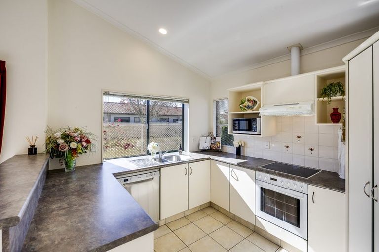 Photo of property in 35 Beaufort Place, Taradale, Napier, 4112