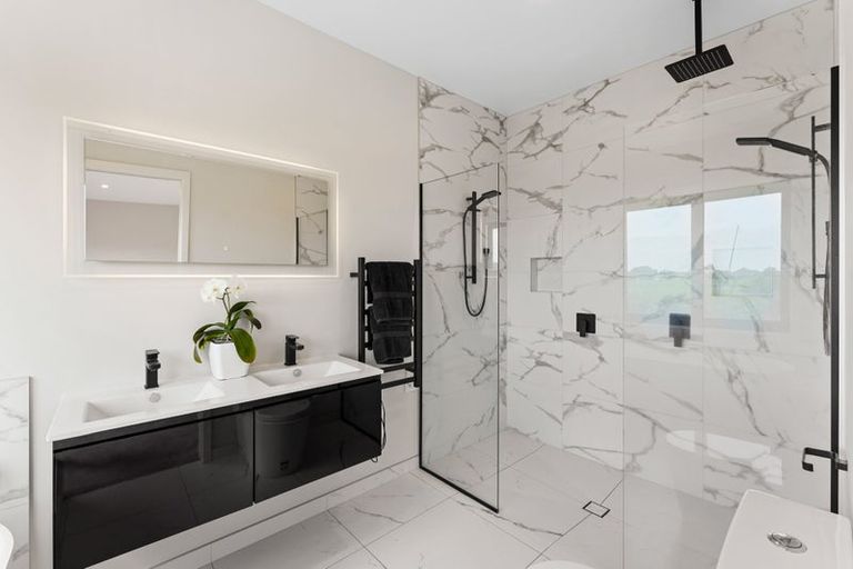 Photo of property in 5 Taranui Way, Paraparaumu Beach, Paraparaumu, 5032