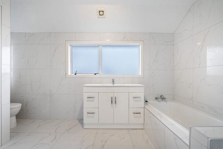 Photo of property in 2/5 Stanley Avenue, Milford, Auckland, 0620