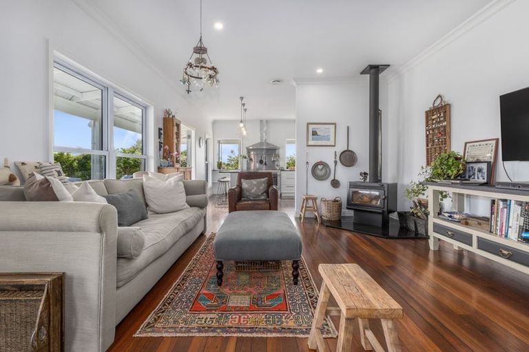 Photo of property in 68 Tarahunga Road, Levin, 5571