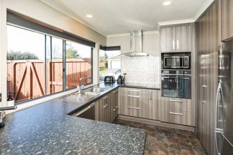 Photo of property in 5 Nobleman Place, Hamilton East, Hamilton, 3216