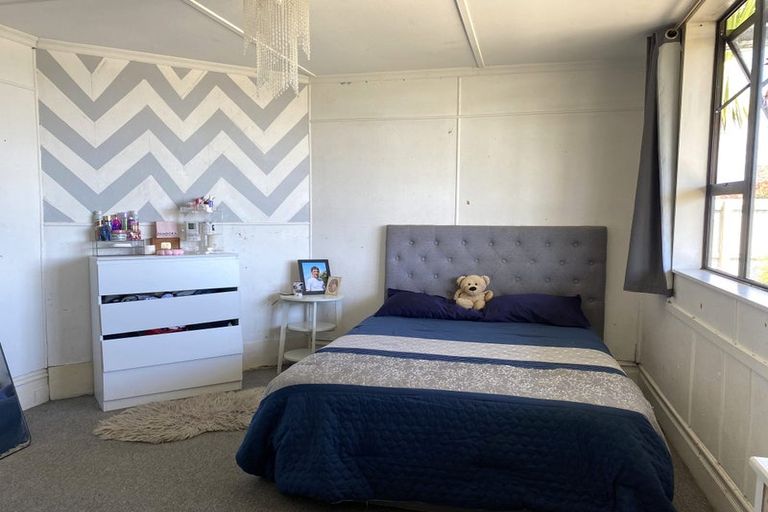 Photo of property in 129 Queen Street, Westport, 7825