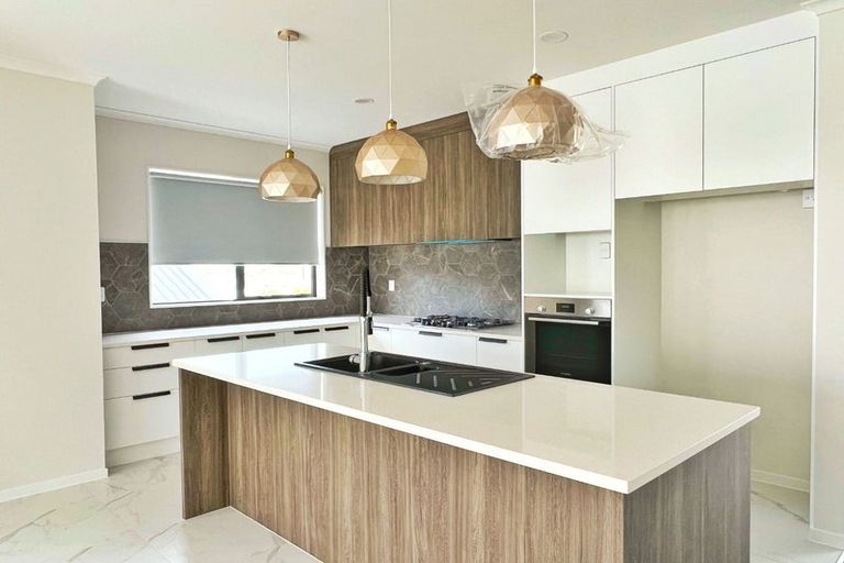 Photo of property in 98 Taikura Avenue, Red Beach, 0932