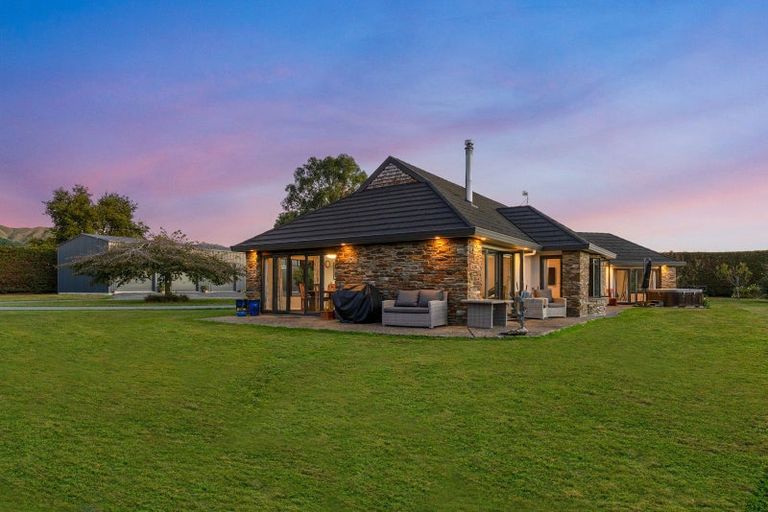 Photo of property in 27 Pohutukawa Drive, Levin, 5571