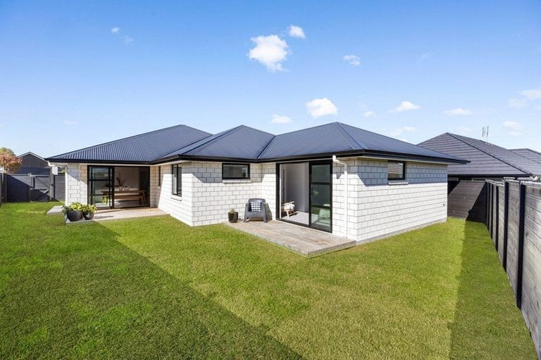 Photo of property in 12 Lewis Way, Cambridge, 3434