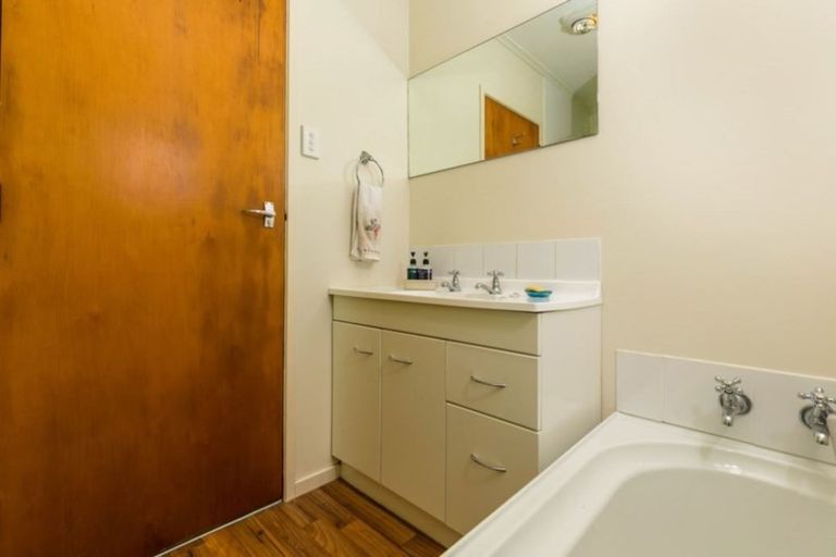 Photo of property in 6 Lauris Place, Birkdale, Auckland, 0626