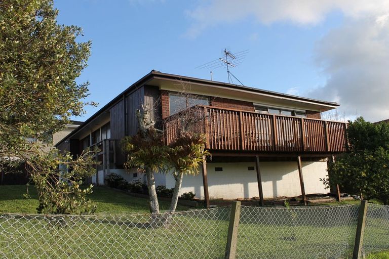 Photo of property in 2/33 Tyrian Close, Half Moon Bay, Auckland, 2012