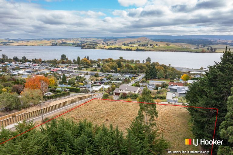 Photo of property in 10 Gull Street, Waihola, Milton, 9073