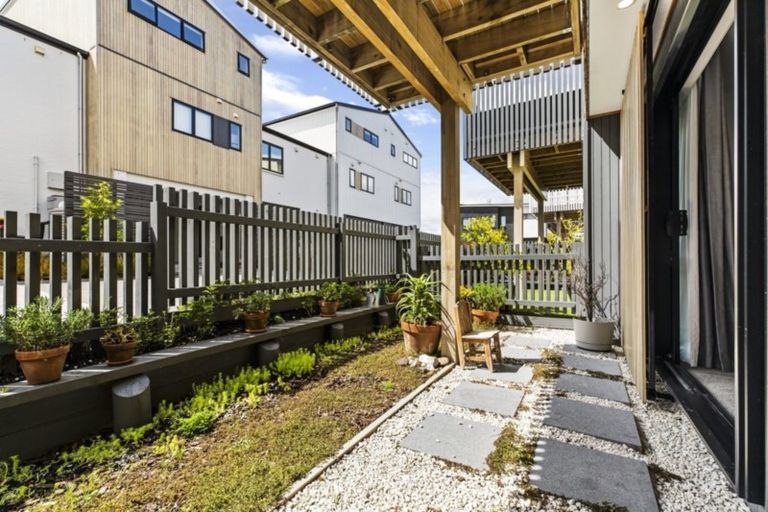 Photo of property in 10 Pheasant Lane, Hobsonville, Auckland, 0616