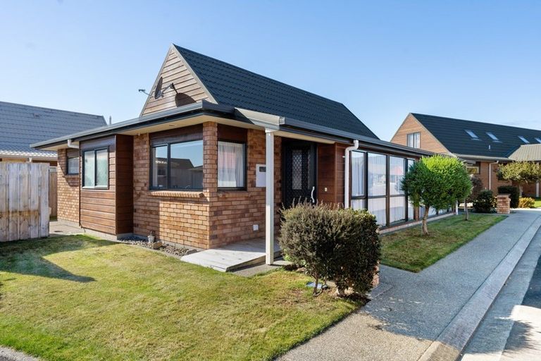 Photo of property in Rangeview Villas, 4/9 Fuller Close, Levin, 5510