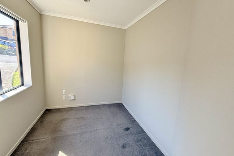 Photo of property in 10 Exotic Place, Massey, Auckland, 0614