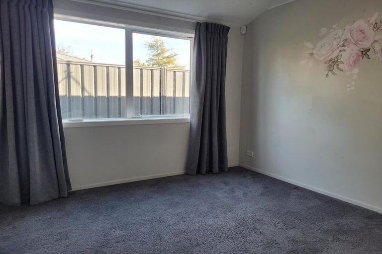 Photo of property in 2 James Kidd Place, Greytown, 5712