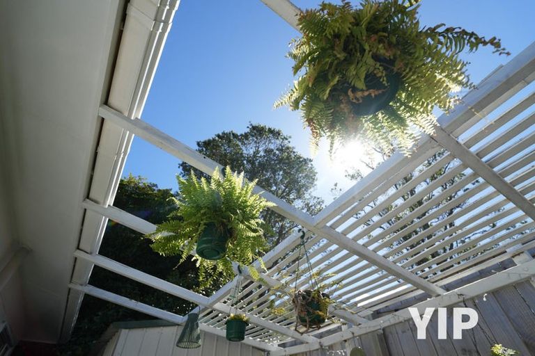 Photo of property in 38f2 Salford Street, Newlands, Wellington, 6037