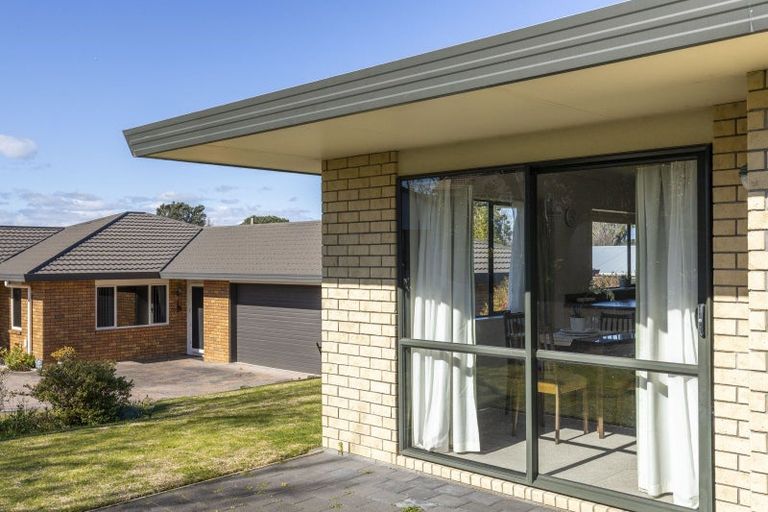 Photo of property in 2/16 Sandel Rise, Merrilands, New Plymouth, 4312