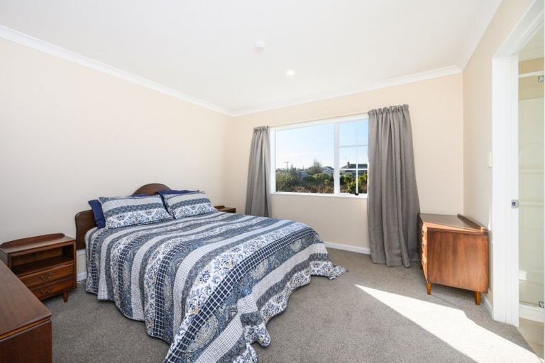 Photo of property in 1a Kings Court, Roslyn, Palmerston North, 4414