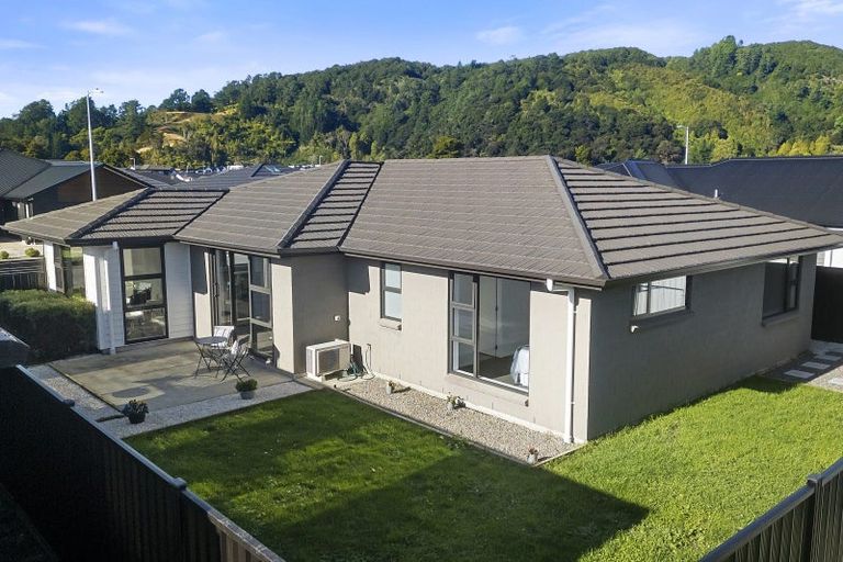 Photo of property in 5 Kerrigan Crescent, Wallaceville, Upper Hutt, 5018
