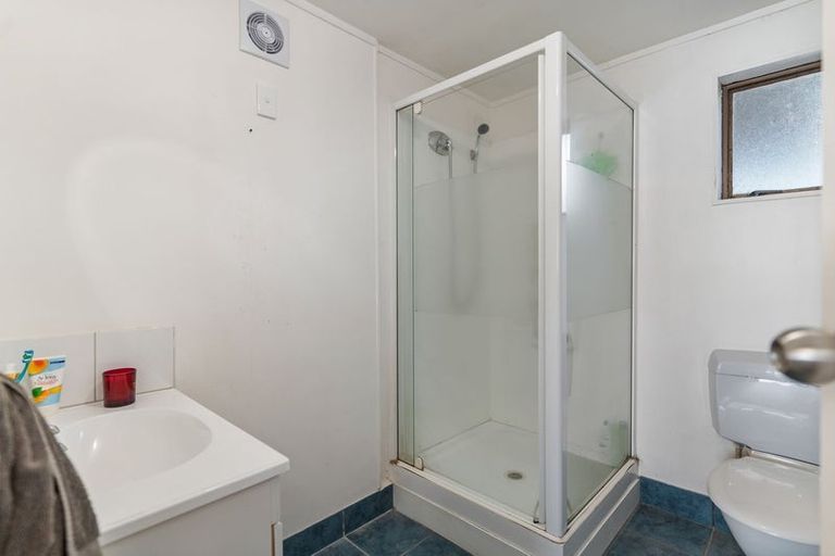 Photo of property in 121 Oreil Avenue, West Harbour, Auckland, 0618