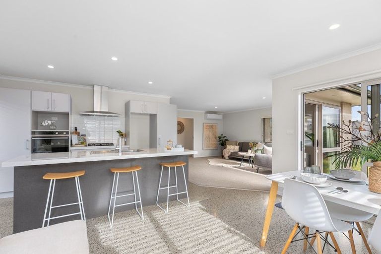 Photo of property in 14 Rochfort Crescent, Pyes Pa, Tauranga, 3112