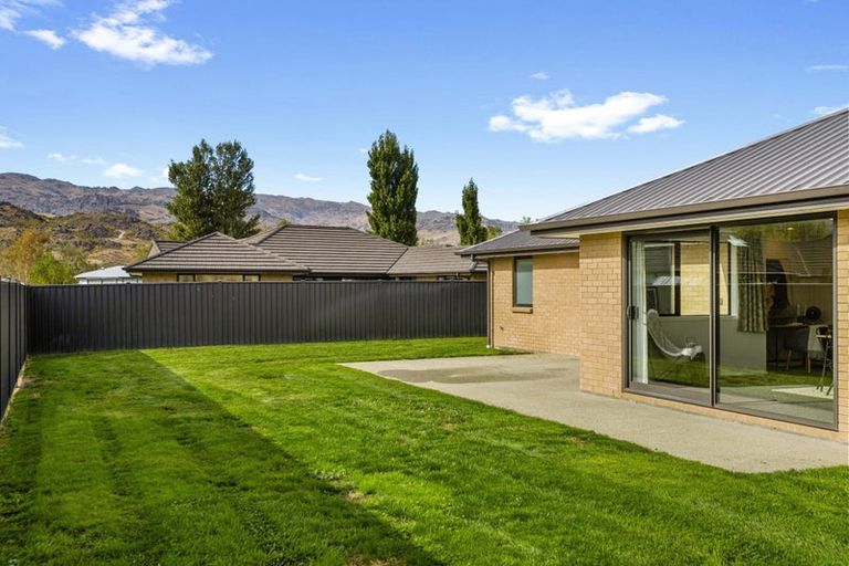 Photo of property in 58 Stratford Drive, Mount Pisa, Cromwell, 9383