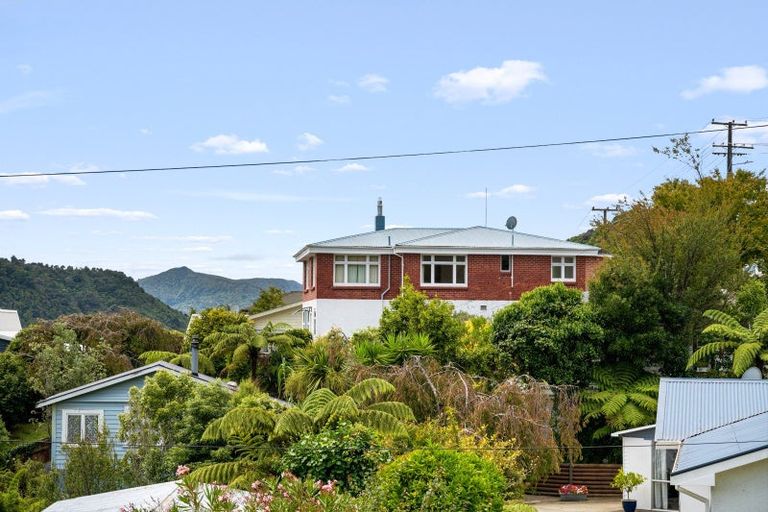 Photo of property in 15 Taranaki Street, Picton, 7220