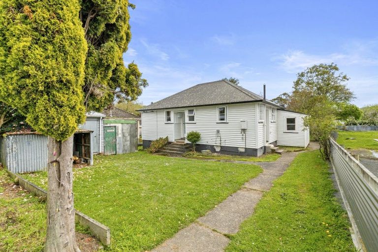 Photo of property in 5 Rangatira Road, Hunterville, 4730