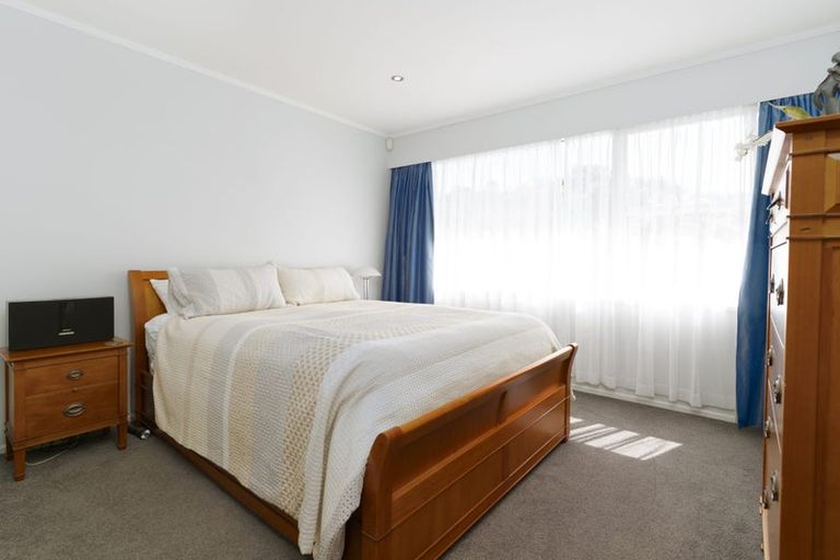 Photo of property in 48 Churton Drive, Churton Park, Wellington, 6037