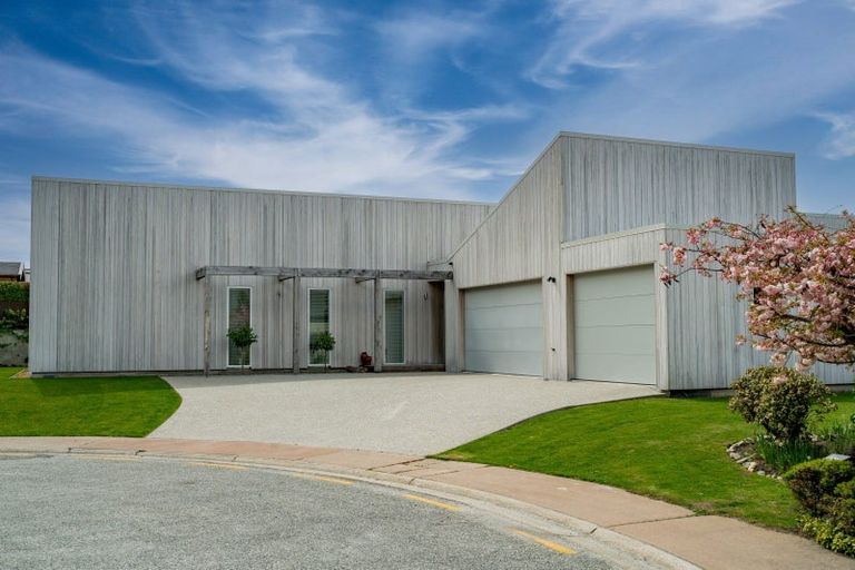 Photo of property in 14 Sunrise Bay Drive, Wanaka, 9305