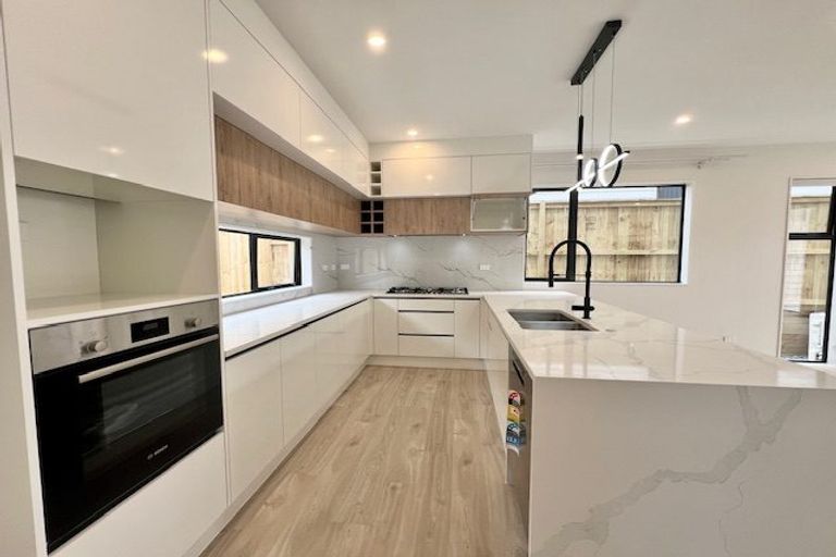 Photo of property in 56 Casuarina Road, Half Moon Bay, Auckland, 2012