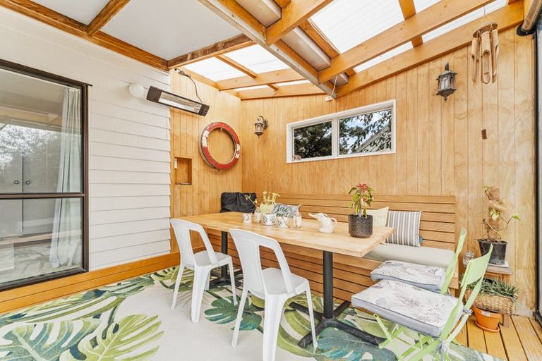 Photo of property in 30 Holiday Road, Stanmore Bay, Whangaparaoa, 0932