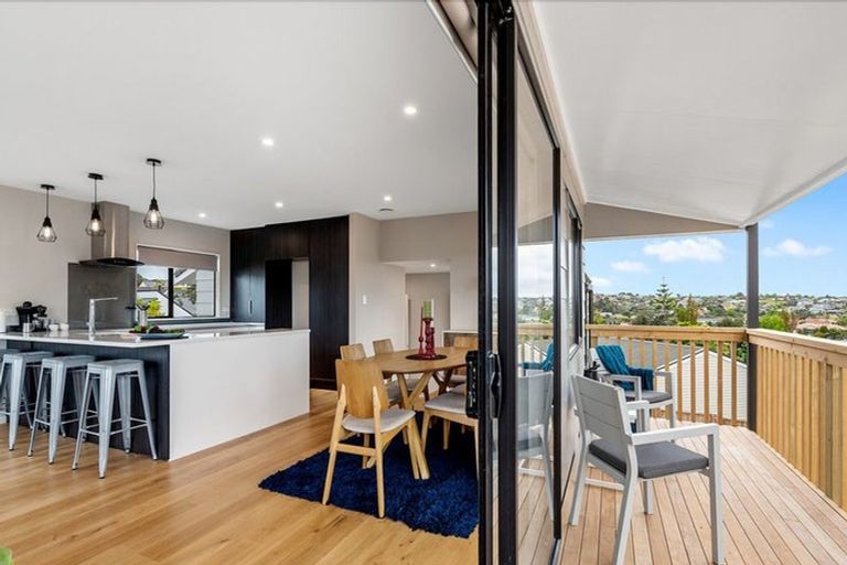 Photo of property in 168 Luckens Road, West Harbour, Auckland, 0618
