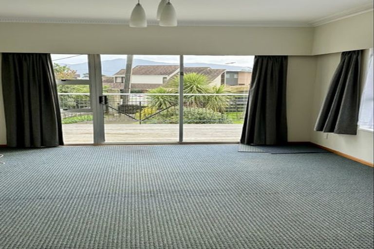 Photo of property in 8 Tahi Road, Paraparaumu Beach, Paraparaumu, 5032