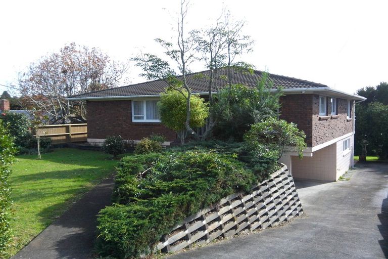 Photo of property in 62 Pupuke Road, Hillcrest, Auckland, 0627