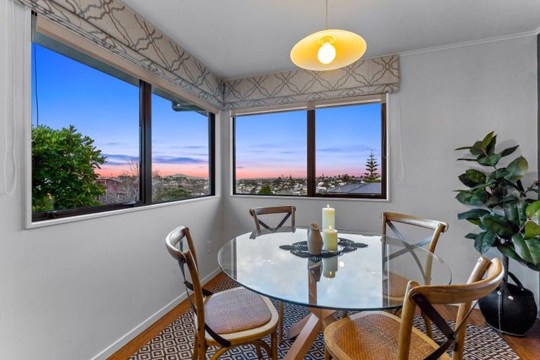 Photo of property in 15 Tableau Place, Totara Vale, Auckland, 0629
