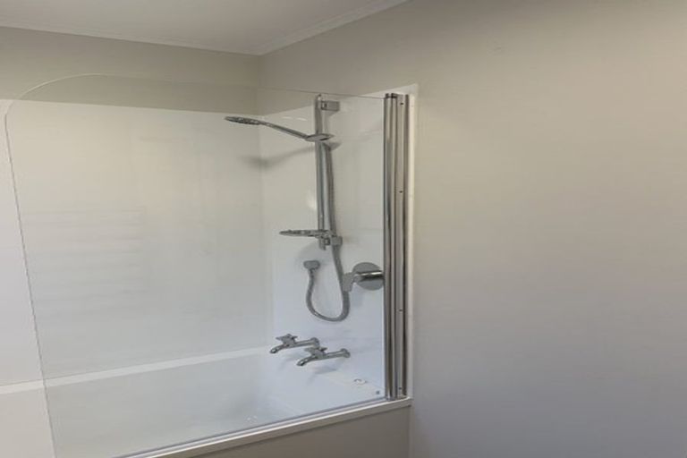 Photo of property in 33 Woolwich Close, Whitby, Porirua, 5024