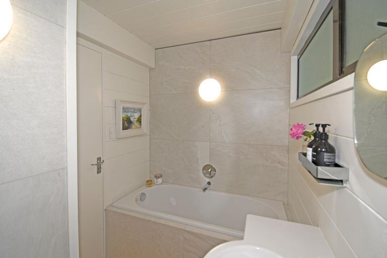 Photo of property in 47 Grand View Road, Leigh, 0985