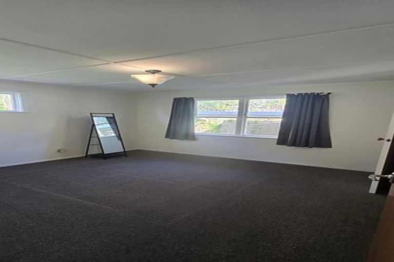 Photo of property in 9 Catherine Crescent, Paparangi, Wellington, 6037