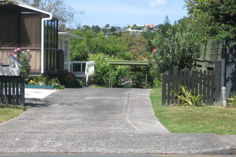 Photo of property in 1/3 Bentley Avenue, Glenfield, Auckland, 0629