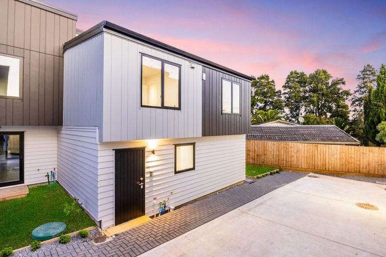 Photo of property in 6/24 Tupaki Place, Pakuranga Heights, Auckland, 2010