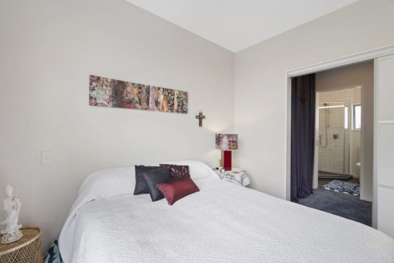 Photo of property in 14a Holiday Road, Stanmore Bay, Whangaparaoa, 0932