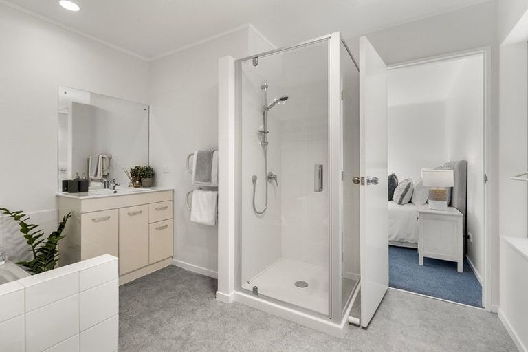 Photo of property in 1/11 Milton Road, Orewa, 0931