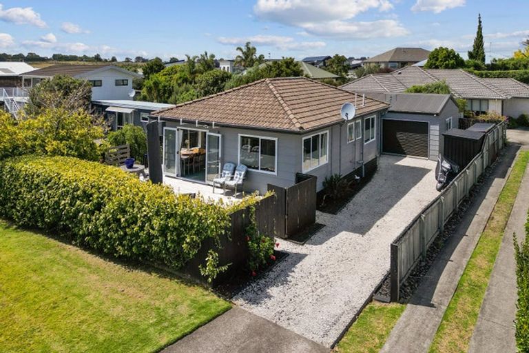 Photo of property in 25 Crispe Road, Clarks Beach, 2122