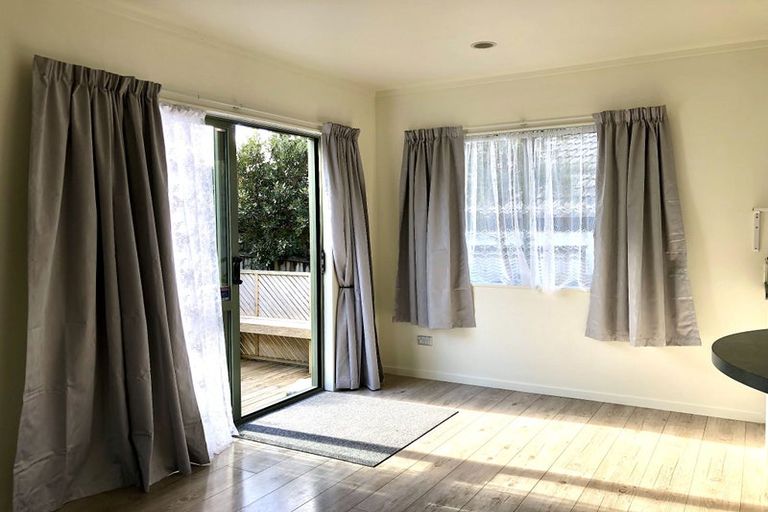 Photo of property in 30 Loughanure Place, Massey, Auckland, 0614