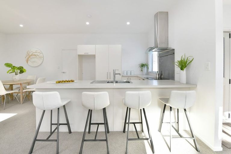 Photo of property in 17a Hatton Road, Orewa, 0931