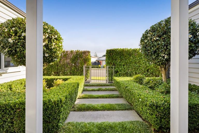 Photo of property in 1 Gleneagles Way, Waiwhakaiho, New Plymouth, 4312