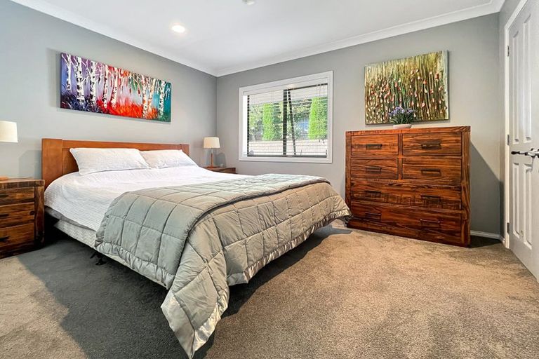 Photo of property in 15 Ina Ville Drive, Pukekohe, 2120