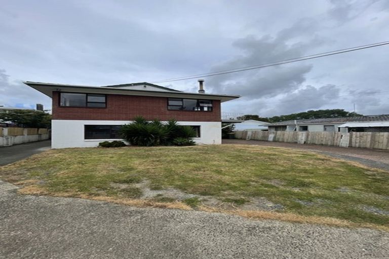 Photo of property in 226 Henderson Valley Road, Henderson, Auckland, 0612