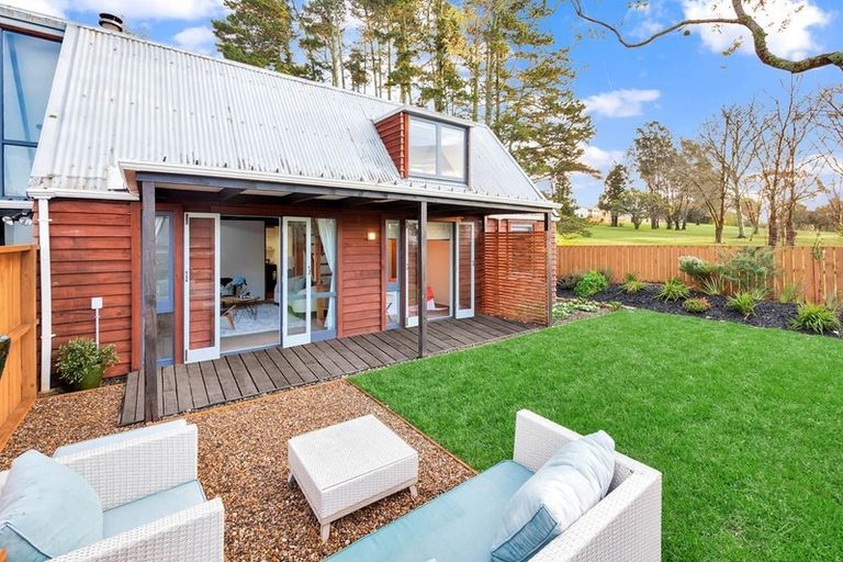 Photo of property in 2/5 Putney Place, Ranui, Auckland, 0612