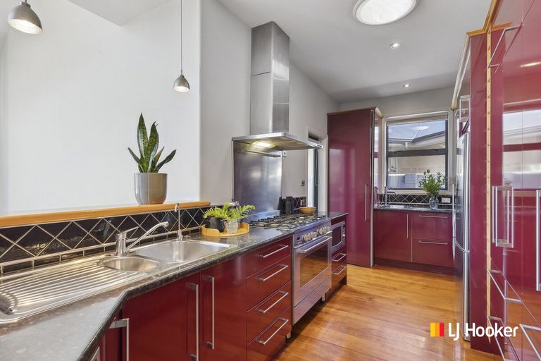 Photo of property in 85 Hargest Crescent, Saint Clair, Dunedin, 9012