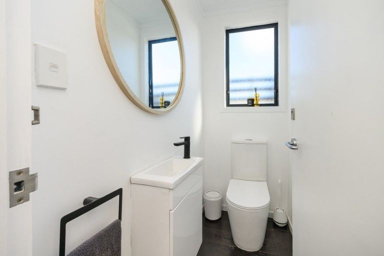 Photo of property in 10 Gladys Place, Kelvin Grove, Palmerston North, 4414